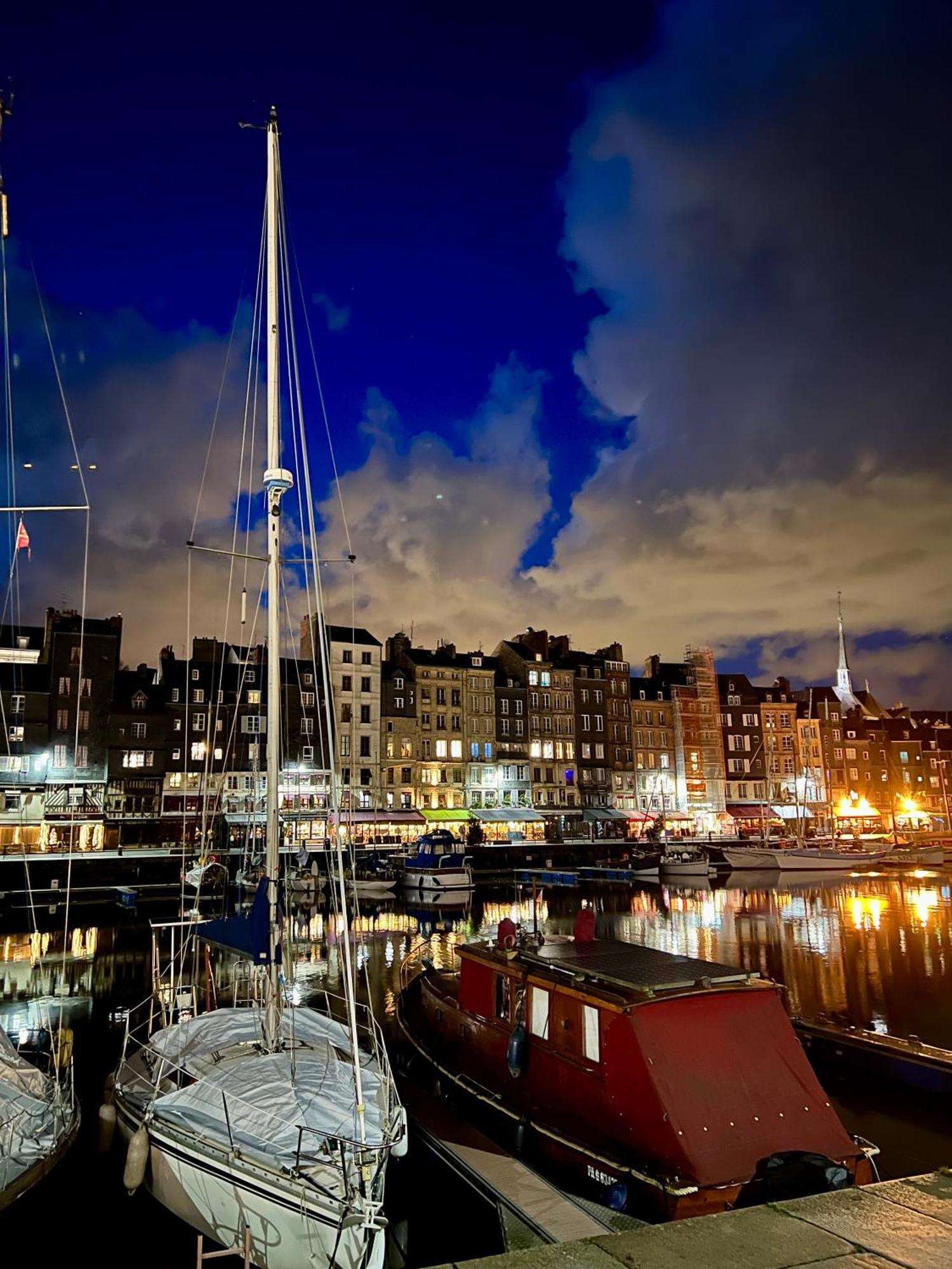 Une Pause Chez Julien, appartement lumineux et idéalement situé! Honfleur Exterior foto