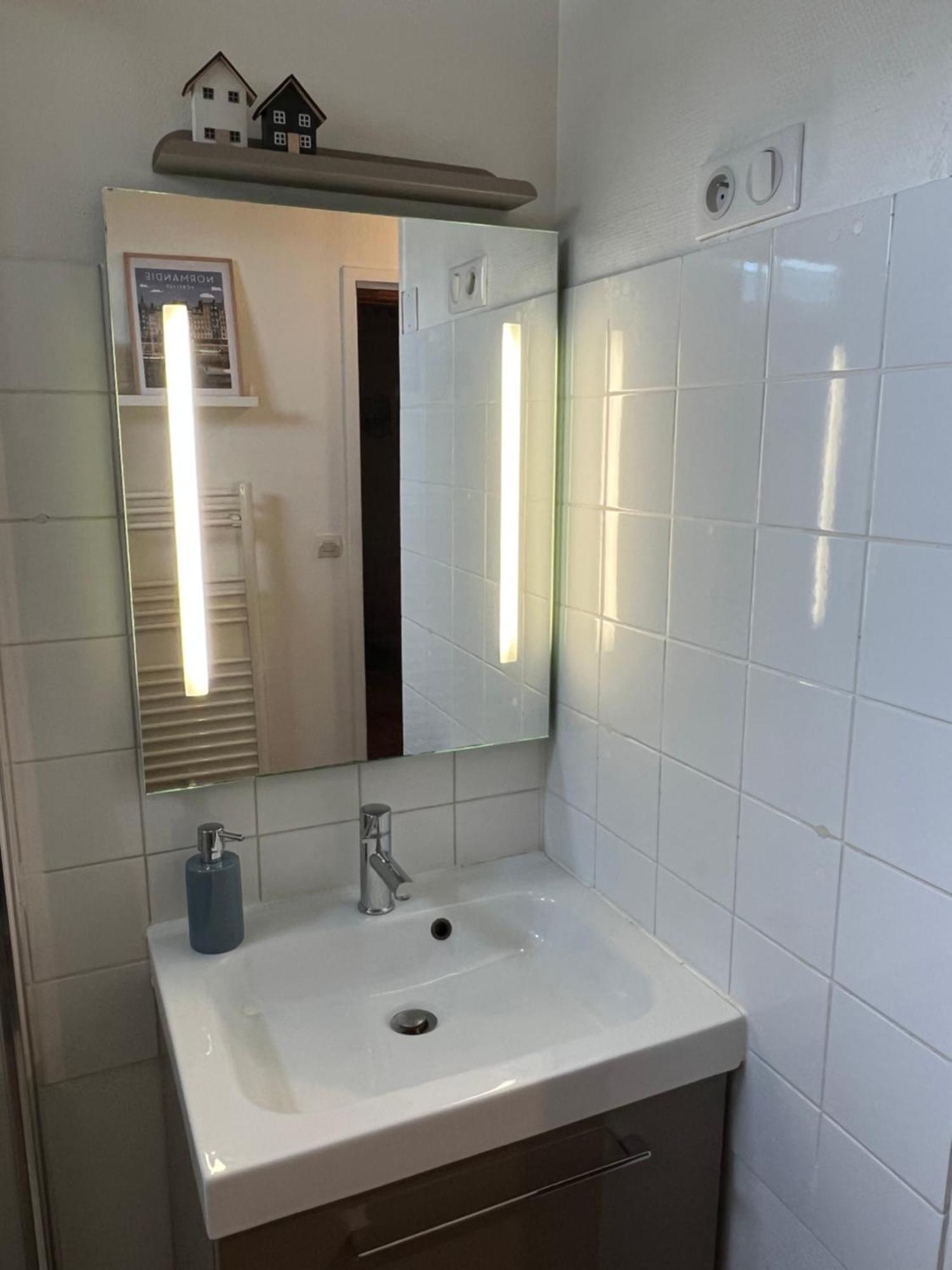 Une Pause Chez Julien, appartement lumineux et idéalement situé! Honfleur Exterior foto